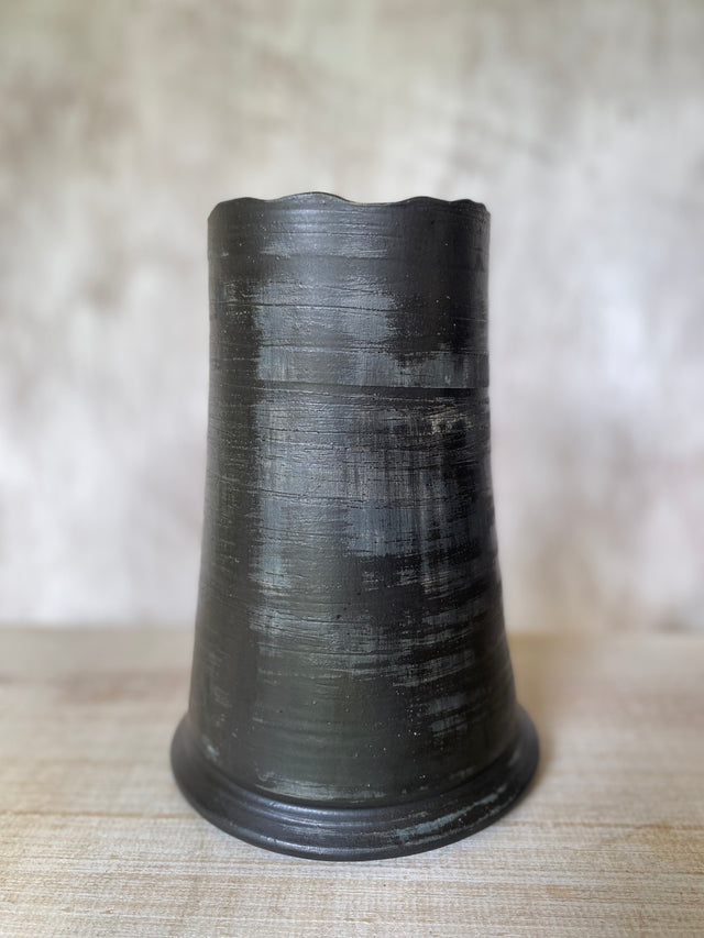 PIEZA NEGRA TIPO FLORERO