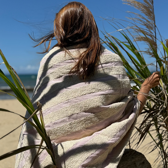 TOALLA DE PLAYA VITA LINEAS LILA/BEIGE